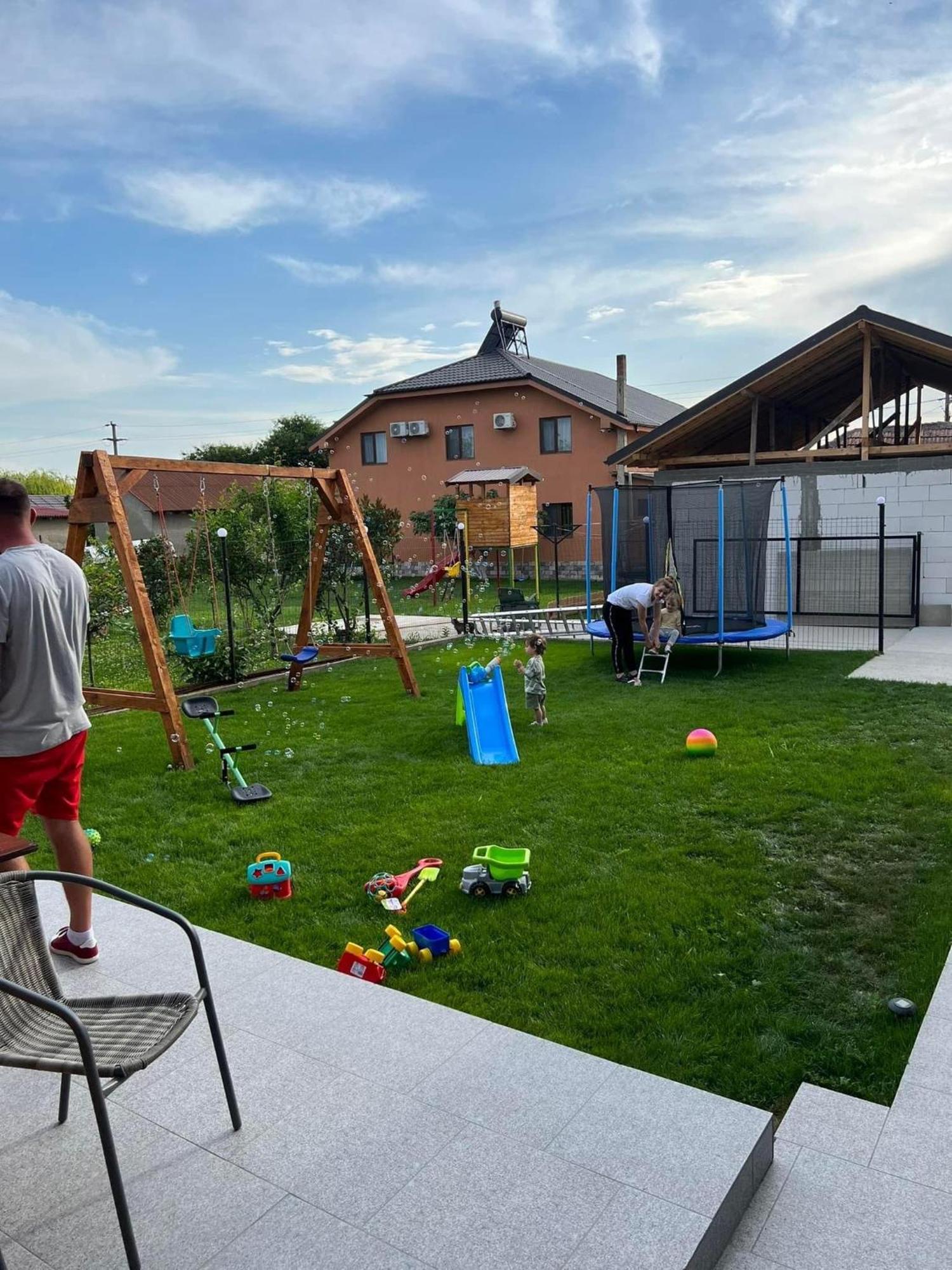 Vila Palade Corbu  Bagian luar foto